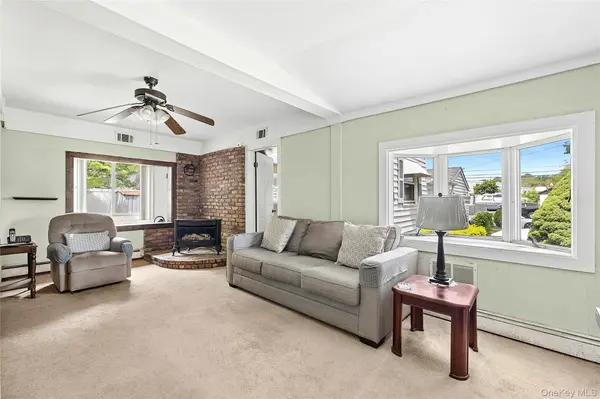 1 Beverly RD, Glen Cove, NY 11542