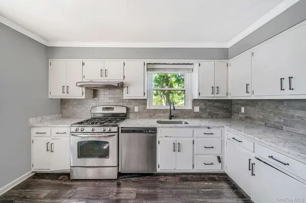 31 Crooked Hill RD, Huntington, NY 11743