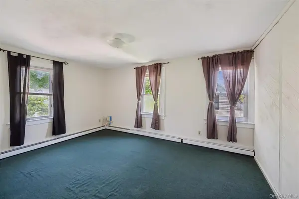 12 Clarkson ST, Malverne, NY 11565