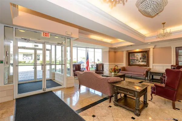 242 Maple AVE #419, Westbury, NY 11590