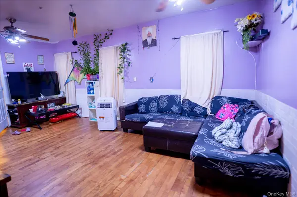9324 123rd ST, Richmond Hill, NY 11419