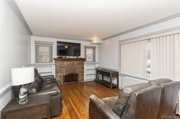 6 Jasper ST, Valley Stream, NY 11580