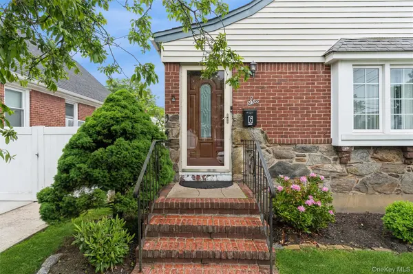 6 Jasper ST, Valley Stream, NY 11580