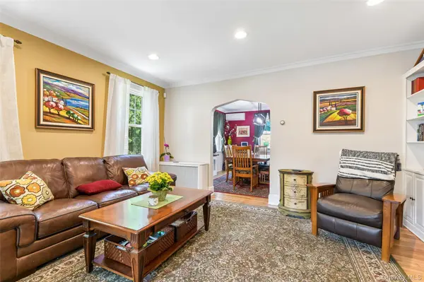 5 Bluebell CT, Garden City, NY 11530
