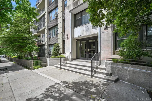 98-25 64th RD #5E, Rego Park, NY 11374