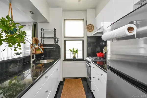 98-25 64th RD #5E, Rego Park, NY 11374