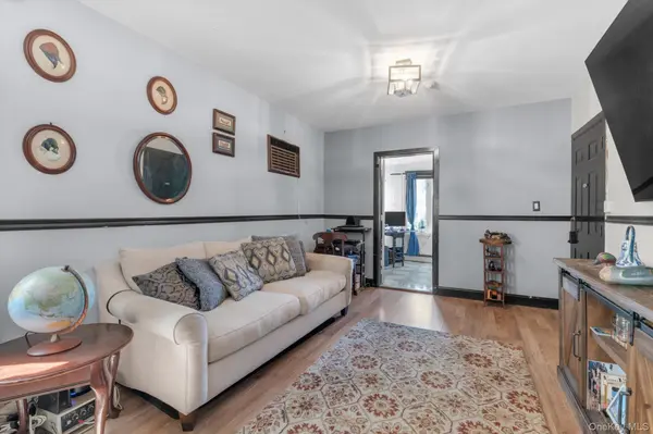 60-09 69th PL, Maspeth, NY 11378