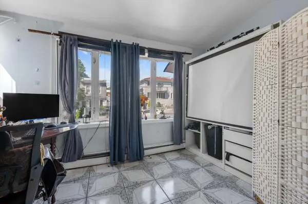 60-09 69th PL, Maspeth, NY 11378