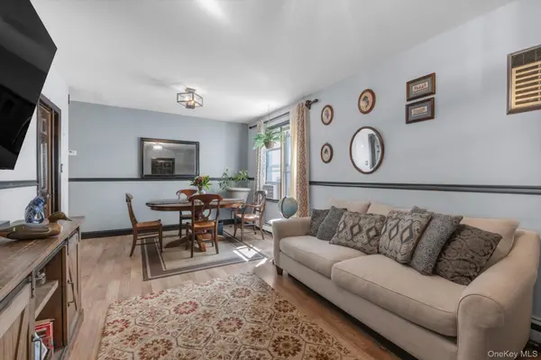 60-09 69th PL, Maspeth, NY 11378
