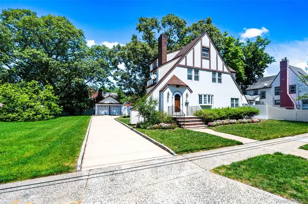 15 Maine AVE, Rockville Centre, NY 11570