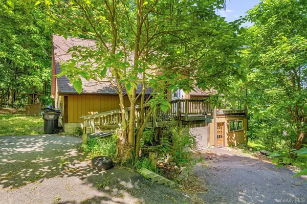 65 Old Turnpike RD, Bloomingburg, NY 12721