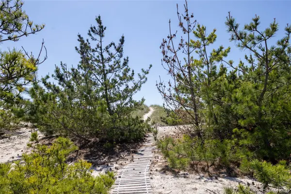 398 Dune RD, Westhampton Beach, NY 11978
