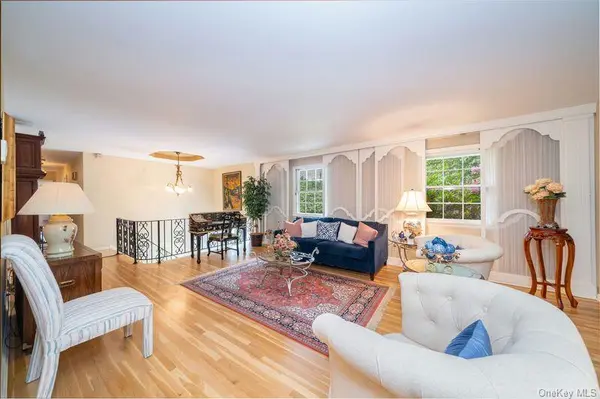 40 Hanson LN, New Rochelle, NY 10804