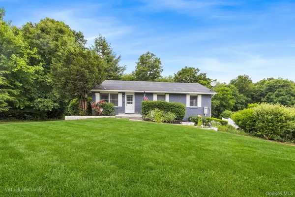 11 Sharon DR, Highland, NY 12528