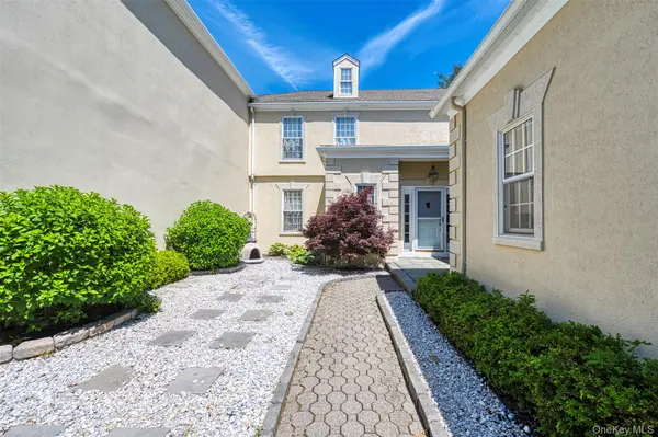 10 Swan CT, Glen Cove, NY 11542