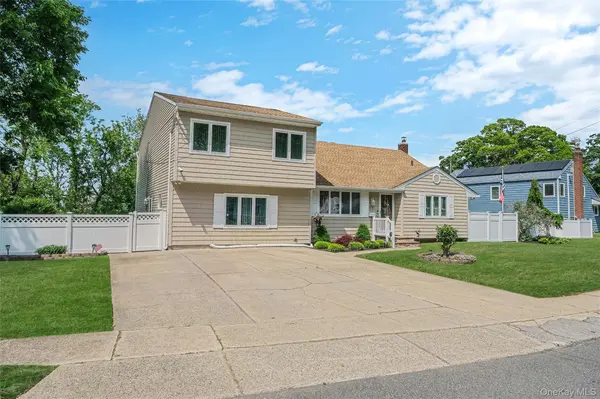 59 Maybrook RD, North Babylon, NY 11703