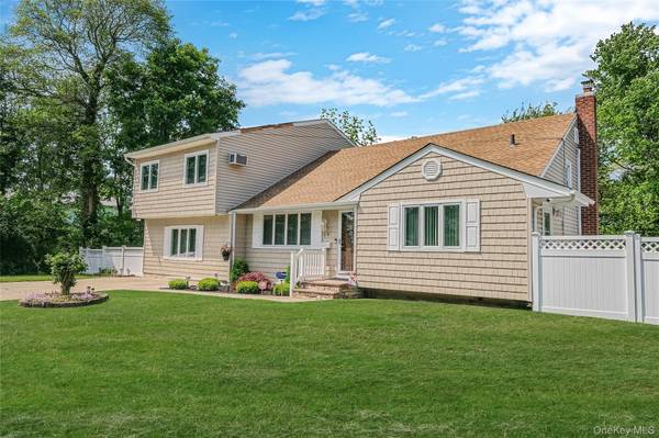 59 Maybrook RD, North Babylon, NY 11703