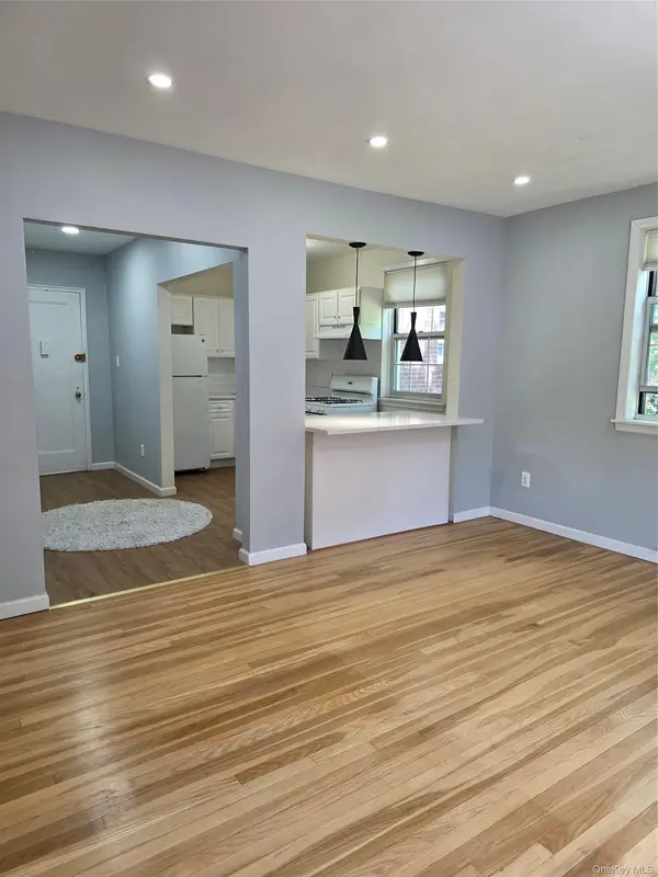141-04 77 AVE #F, Kew Garden Hills, NY 11367