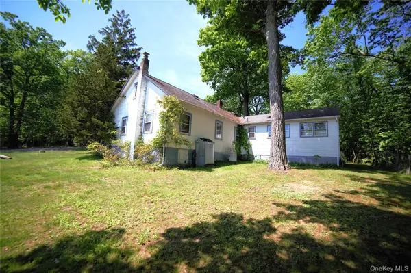 3 Jefferson ST, Highland Mills, NY 10930