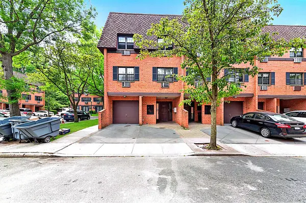 220-50 64th AVE #1Fl, Bayside, NY 11364