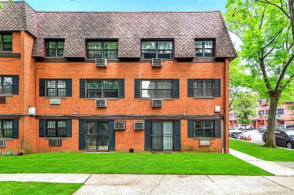 220-50 64th AVE #1Fl, Bayside, NY 11364