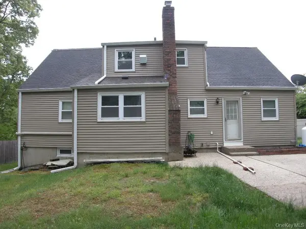 43 Washington Heights ST, Selden, NY 11784
