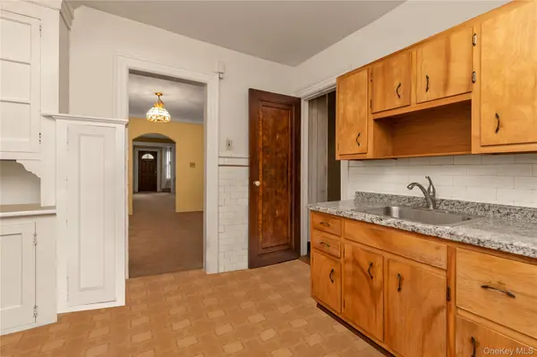 3250 Country Club RD, Bronx, NY 10465