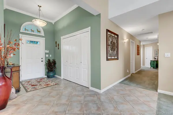 71 Dyke RD, Setauket, NY 11733