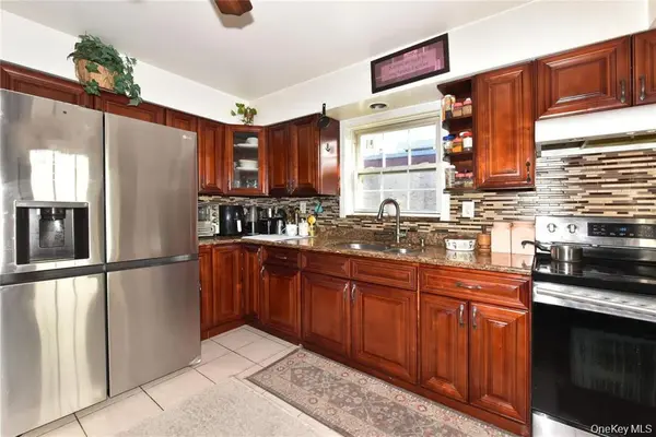 542 east meadow, Hempstead, NY 11554