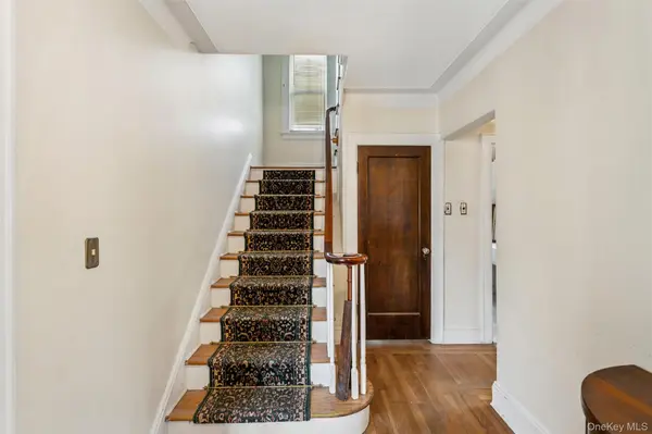 50 Roxbury RD, Rockville Centre, NY 11570