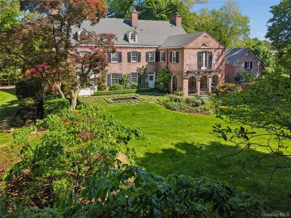 1384 Park LN, Pelham, NY 10803