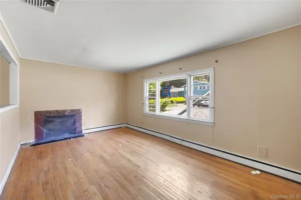 22 N Lawrence AVE, Elmsford, NY 10523