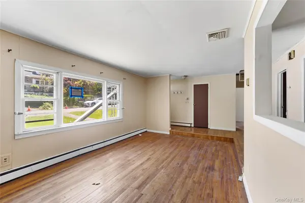 22 N Lawrence AVE, Elmsford, NY 10523