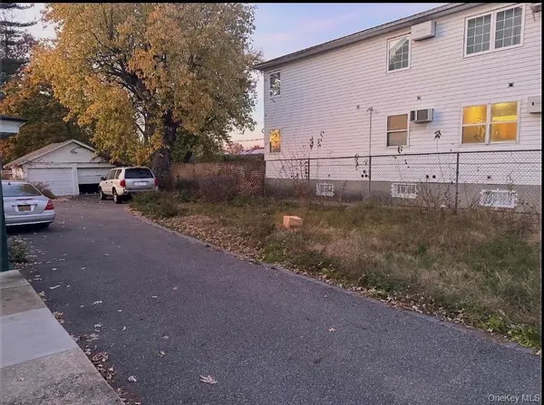 14212 222nd ST, Laurelton, NY 11413