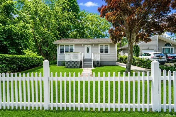 411 Glen DR, Shirley, NY 11967