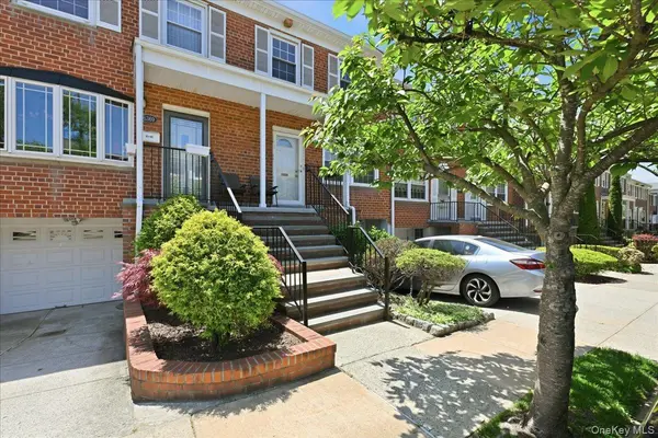 6369 Douglaston Pkwy #56, Douglaston, NY 11362