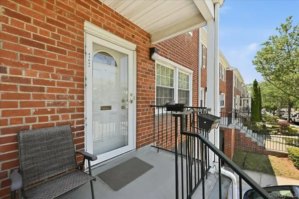 6369 Douglaston Pkwy #56, Douglaston, NY 11362