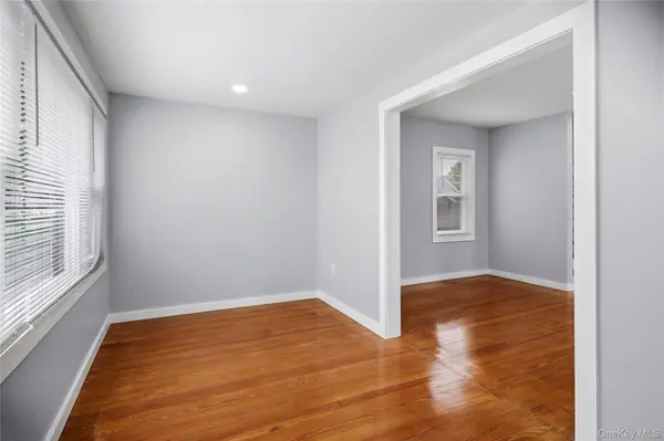 890 Kings Pkwy, North Baldwin, NY 11510