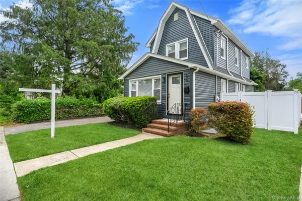 890 Kings Pkwy, North Baldwin, NY 11510
