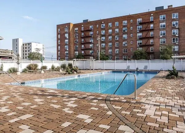 210 E Broadway #6J, Long Beach, NY 11561