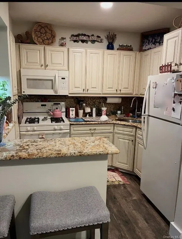 210 E Broadway #6J, Long Beach, NY 11561
