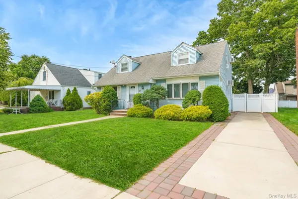87 E Fenimore ST, Valley Stream, NY 11580