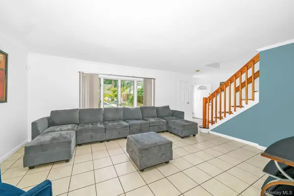87 E Fenimore ST, Valley Stream, NY 11580