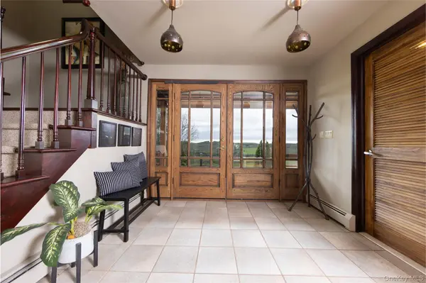 99 Dietz RD, Callicoon Center, NY 12748