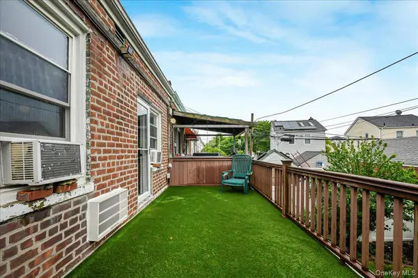 8458 Little Neck Pkwy, Floral Park, NY 11001