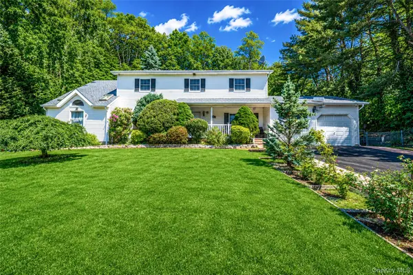 7 New Jersey CT, Dix Hills, NY 11746