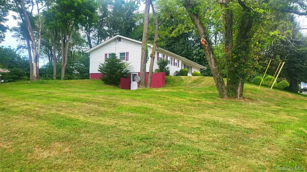 12 High Ridge RD, Poughkeepsie, NY 12603