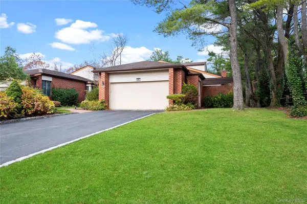 147 Darters LN, Manhasset, NY 11030