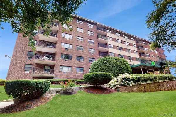 100 Diplomat DR #2B, Mount Kisco, NY 10549