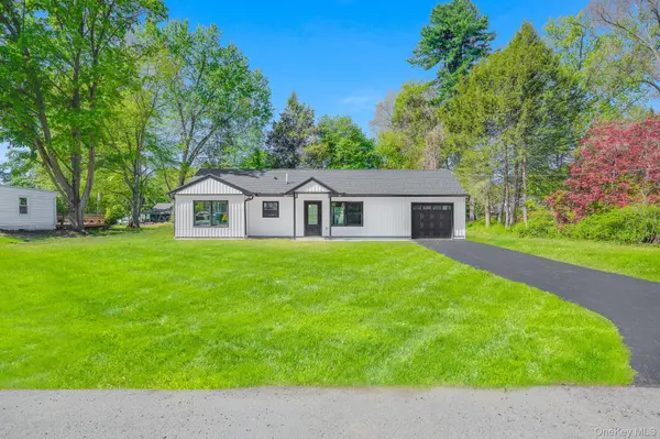 10 Rowley RD, Poughkeepsie, NY 12601